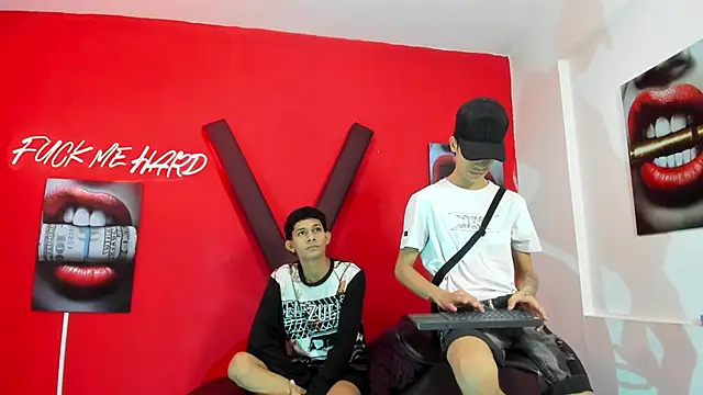 TWINKS BOYSX online show from 05/18/26, 01:28