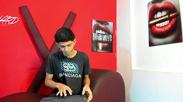 TWINKS BOYSX online show from 05/23/26, 01:37