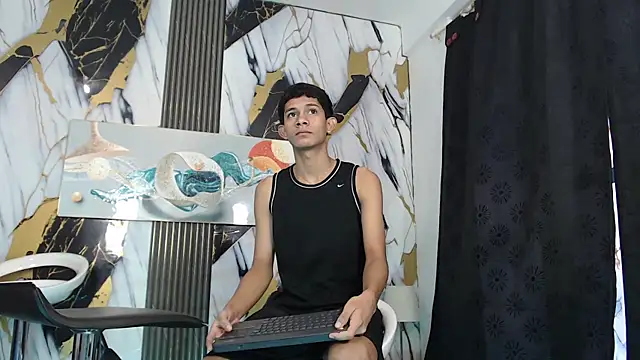 TWINKS BOYSX online show from 06/01/26, 01:13