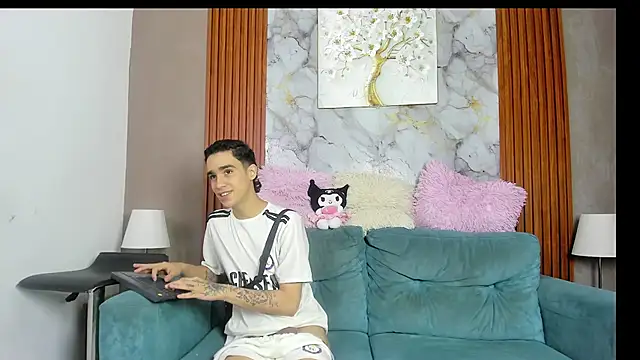TWINKS BOYSX online show from 06/03/26, 02:33