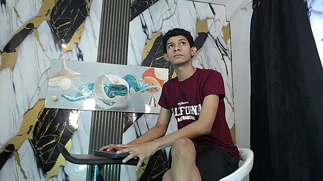 TWINKS BOYSX online show from 06/08/26, 03:34