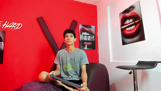 TWINKS BOYSX online show from 06/17/26, 01:19