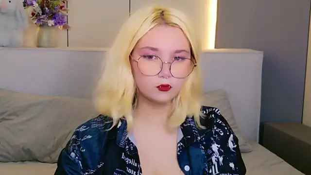 Snapshot of Cassey_Well chatting on 05/25/26, 10:32 Cassey Well online show from 05/25/26, 10:32