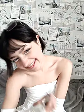 Snapshot of zyranoct chatting on 05/27/26, 10:12 zyranoct online show from 05/27/26, 10:12