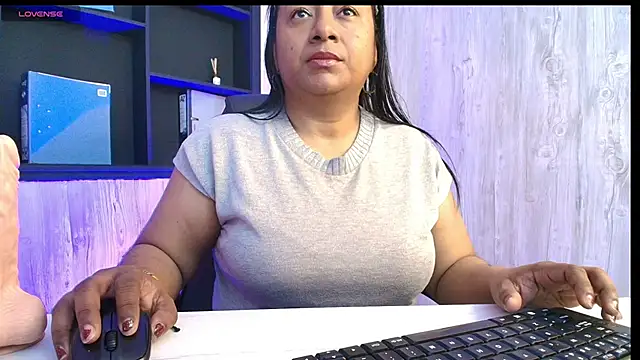 Snapshot of Rachell_Carter chatting on 06/17/26, 04:59 Rachell Carter online show from 06/17/26, 04:59
