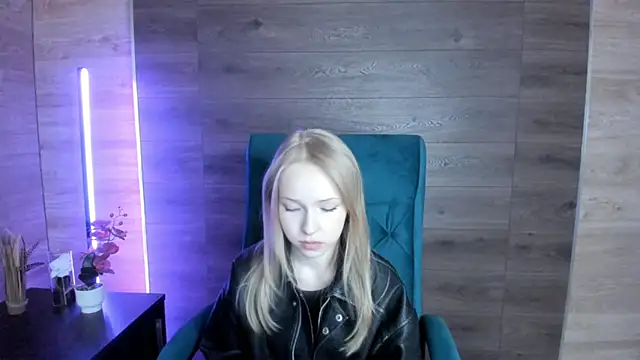 LovvieLov online show from 05/06/26, 09:03