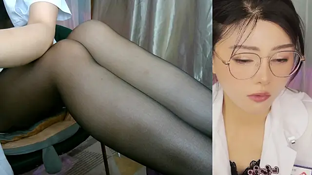 Snapshot of honeypeach666 chatting on 05/26/26, 02:24 honeypeach666 online show from 05/26/26, 02:24