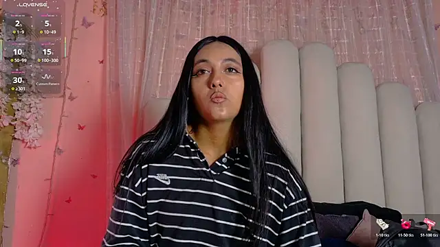 Hollyyqueen  online show from 05/11/26, 08:06
