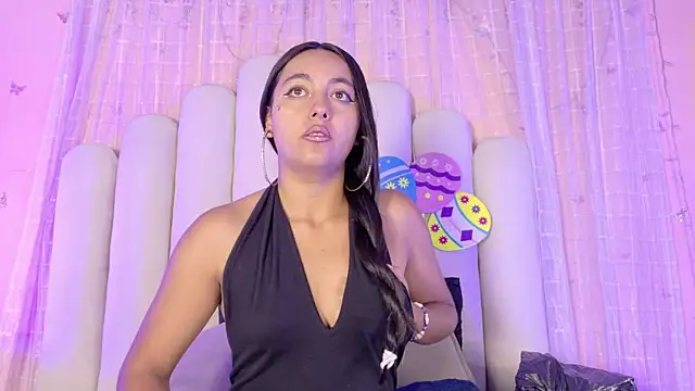 Hollyyqueen  online show from 06/23/26, 07:23