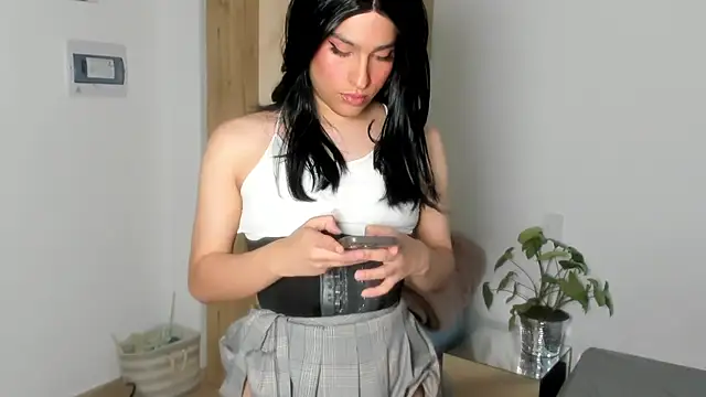 naomimoore828 online show from 05/20/26, 08:48