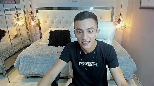 oliver chaze  online show from 05/06/26, 09:31