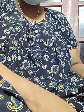 tamilkavitha123 online show from 05/18/26, 04:29