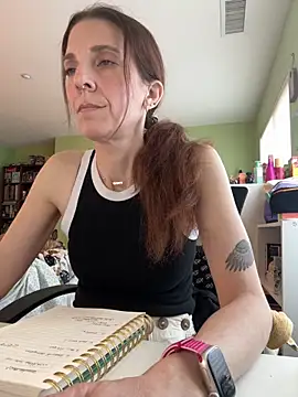 Snapshot of Raevyn chatting on 05/19/26, 05:52 Raevyn online show from 05/19/26, 05:52