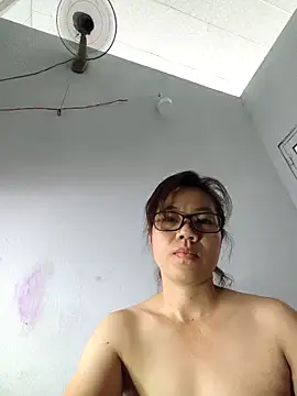 missthree online show from 05/10/26, 06:40
