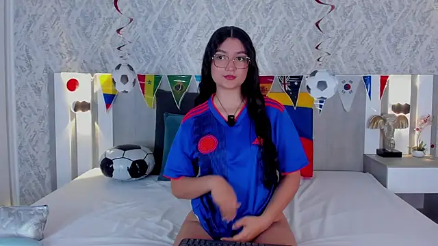 Snapshot of Vaalentina_Lux chatting on 06/17/26, 03:02 Vaalentina Lux online show from 06/17/26, 03:02