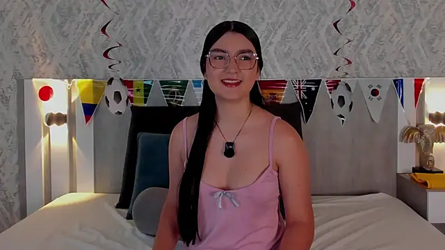Snapshot of Vaalentina_Lux chatting on 06/22/26, 02:36 Vaalentina Lux online show from 06/22/26, 02:36