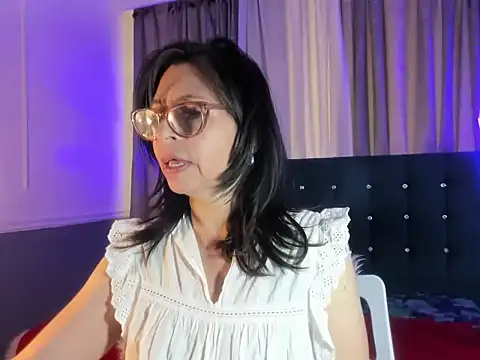 Snapshot of lena_gray chatting on 05/17/26, 01:51 lena gray online show from 05/17/26, 01:51