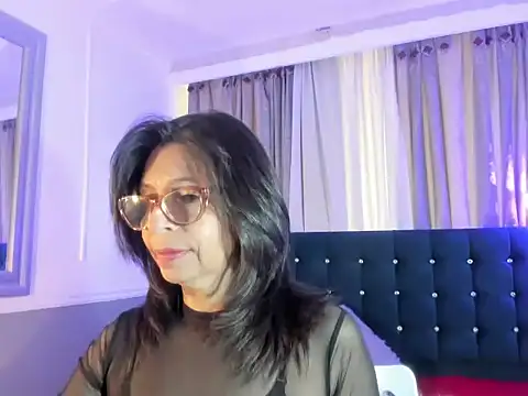 Snapshot of lena_gray chatting on 05/25/26, 01:28 lena gray online show from 05/25/26, 01:28
