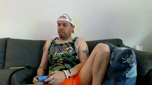Snapshot of Andromede93 chatting on 05/19/26, 07:26 Andromede93 online show from 05/19/26, 07:26