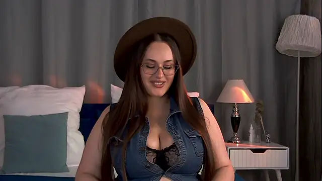 Queen Monica  online show from 07/31/26, 06:51