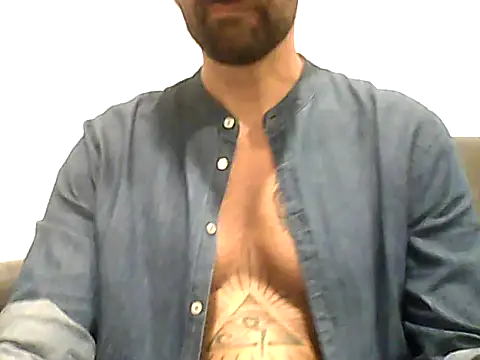 Snapshot of Alessandromagno8 chatting on 05/11/26, 04:04 Alessandromagno8 online show from 05/11/26, 04:04