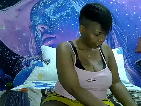 Snapshot of BlackBeautyJuXx chatting on 06/19/26, 04:00 BlackBeautyJuXx online show from 06/19/26, 04:00