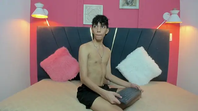 ero boy40 online show from 06/04/26, 04:07