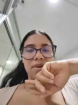 Snapshot of alanahot94 chatting on 06/07/26, 12:37 alanahot94 online show from 06/07/26, 12:37