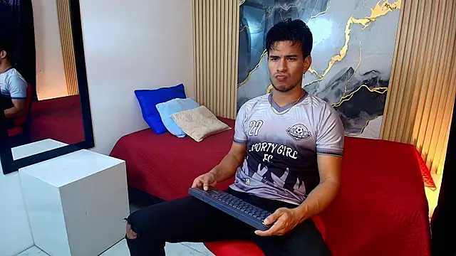 JacobWolf   online show from 05/31/26, 07:37