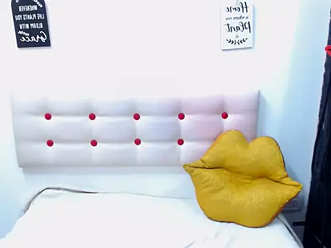 whitneynaugthyxxxx online show from 06/20/26, 10:01