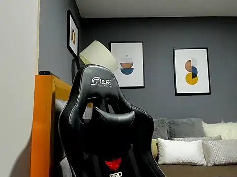 Snapshot of ZEI-001 chatting on 06/16/26, 08:11 ZEI-001 online show from 06/16/26, 08:11