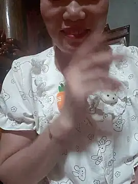 Snapshot of -Trici- chatting on 06/25/26, 11:42 -Trici- online show from 06/25/26, 11:42