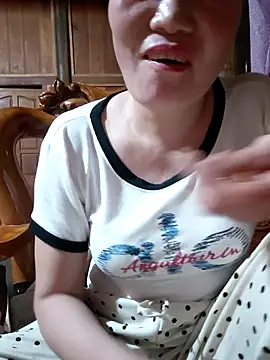 Snapshot of -Trici- chatting on 06/27/26, 12:22 -Trici- online show from 06/27/26, 12:22