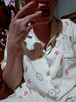 Snapshot of -Trici- chatting on 07/26/26, 12:01 -Trici- online show from 07/26/26, 12:01