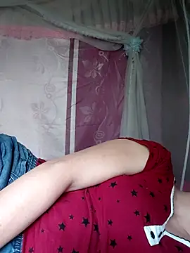 Snapshot of -Trici- chatting on 08/07/26, 06:04 -Trici- online show from 08/07/26, 06:04