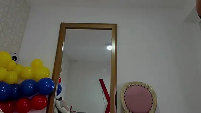 Snapshot of candy_eyes_ chatting on 06/23/26, 11:19 candy eyes online show from 06/23/26, 11:19
