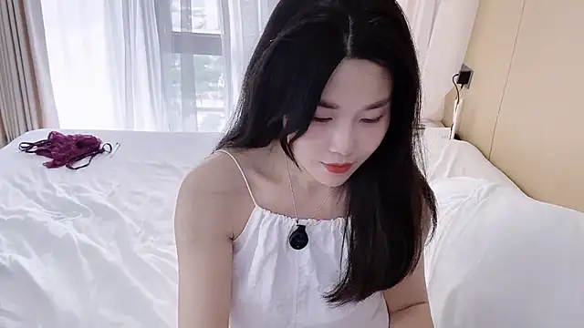 Snapshot of Emma_qiqi chatting on 05/20/26, 02:18 Emma qiqi online show from 05/20/26, 02:18