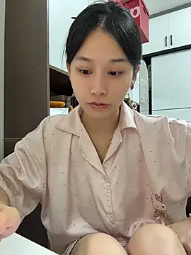 cuteluky18 online show from 05/14/26, 04:25