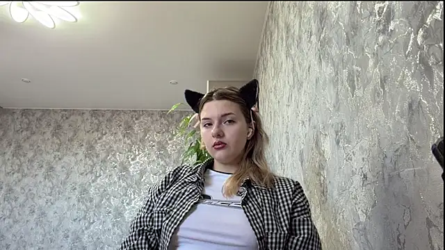 Snapshot of MichelleLasin chatting on 05/10/26, 05:56 MichelleLasin online show from 05/10/26, 05:56