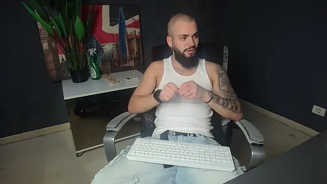 OscarWillss online show from 06/15/26, 04:25