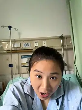 Snapshot of Iridessa- chatting on 06/05/26, 10:59 Iridessa- online show from 06/05/26, 10:59