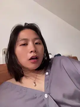 Snapshot of Iridessa- chatting on 06/27/26, 12:22 Iridessa- online show from 06/27/26, 12:22