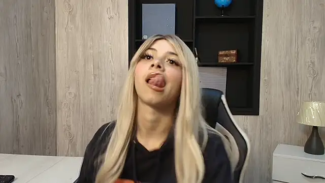 Vampy Monroe online show from 05/09/26, 03:17