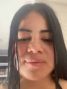 Snapshot of zoe_martinez chatting on 05/25/26, 07:31 zoe martinez online show from 05/25/26, 07:31