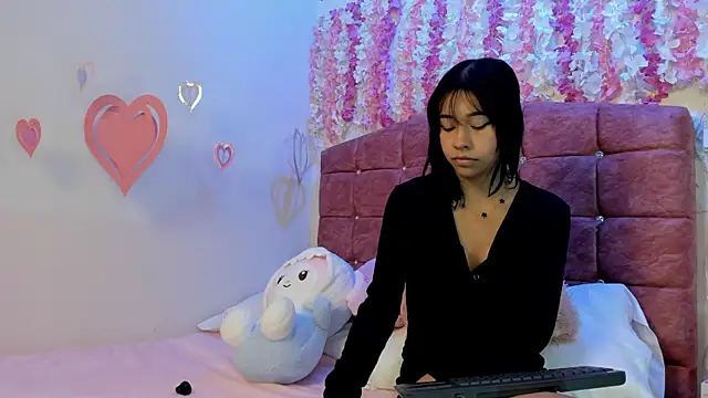 Naomy Bloom online show from 05/13/26, 07:22