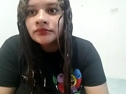 Snapshot of Mara_lopez21 chatting on 05/17/26, 02:46 Mara lopez21 online show from 05/17/26, 02:46