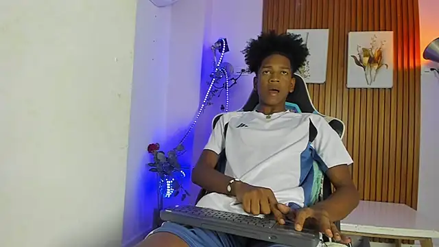 Afrowayuu online show from 05/21/26, 05:42