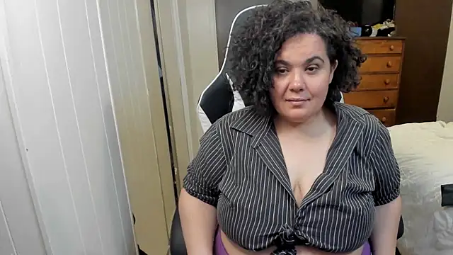 Snapshot of SweetPuertoRicanBliss chatting on 05/19/26, 03:02 SweetPuertoRicanBliss online show from 05/19/26, 03:02