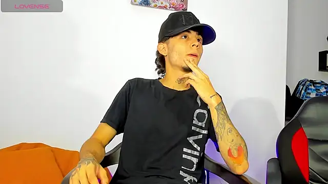 Noah and Chloe online show from 05/14/26, 03:24
