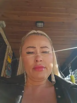 Snapshot of MILFBARBY chatting on 04/06/26, 08:04 MILFBARBY online show from 04/06/26, 08:04